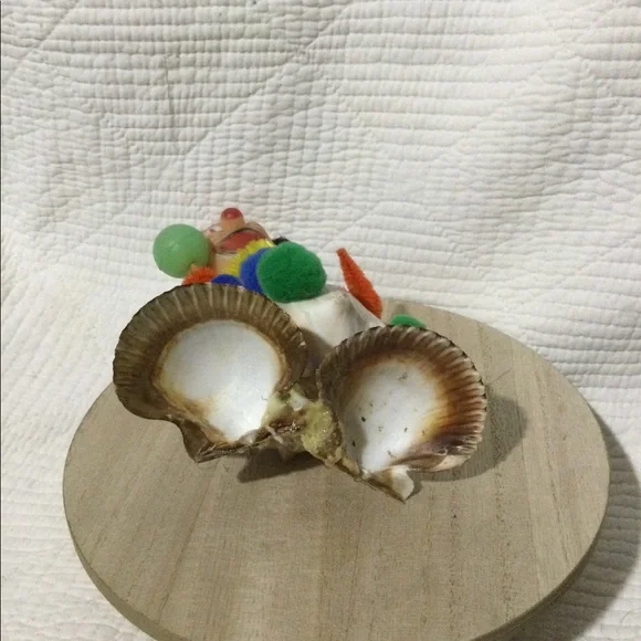 CLOWN FIGURINE made from Shells - Picture 6 of 7